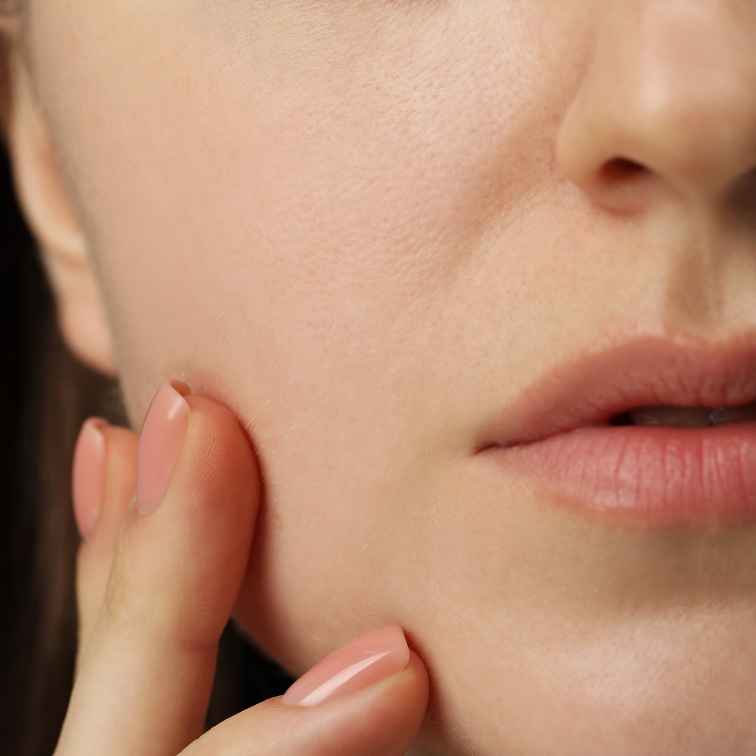 Close-up Finger an Wange